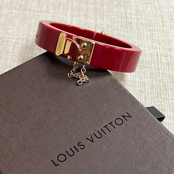 Louis Vuitton Lock Me Bracelet - Picture 7 of 12